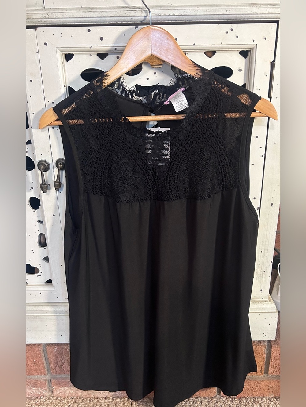 Pink Peony Black Lace Sleeveless Blouse Top Size Large L Keyhole Back NWT